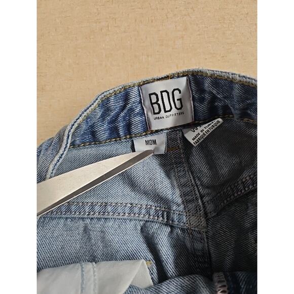 BDG Urban Outfitters 90s Jeans Size 27 Baggy Light Wash Mom Distressed Blue - Picture 7 of 8